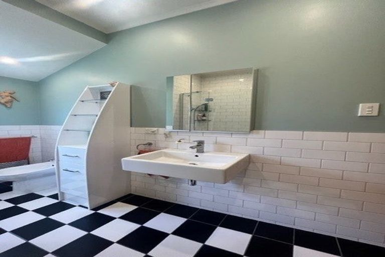 Photo of property in 10 Melvill Grove, Waterloo, Lower Hutt, 5011