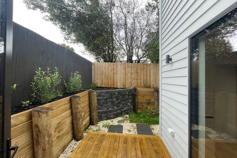 Photo of property in 8d Minaret Drive, Bucklands Beach, Auckland, 2014