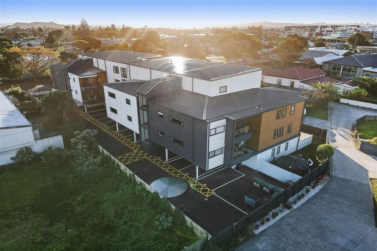 Photo of property in 303/8 Gray Avenue, Mangere East, Auckland, 2024