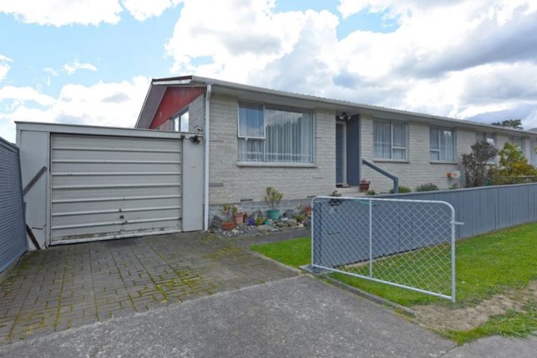 Photo of property in 1/79 Hillside Drive, Maoribank, Upper Hutt, 5018