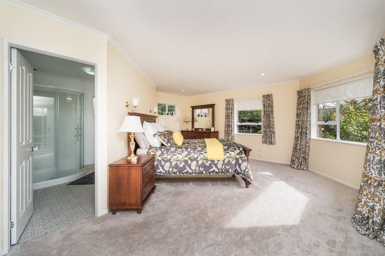 Photo of property in 98 John F Kennedy Drive, Milson, Palmerston North, 4414