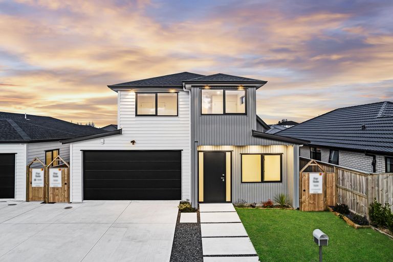 Photo of property in 30 Korowhiti Road, Clarks Beach, 2122