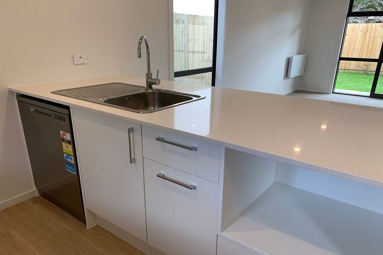 Photo of property in 5/4 Harry Ward Place, Henderson, Auckland, 0610