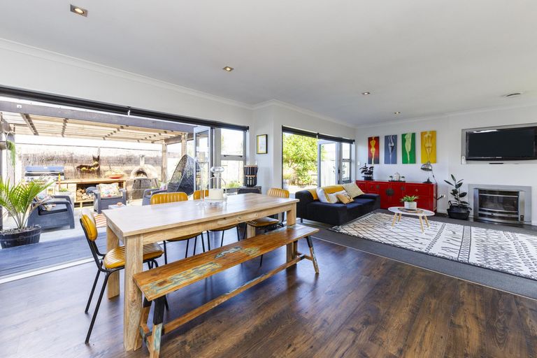 Photo of property in 31 Pegasus Place, Kelvin Grove, Palmerston North, 4414