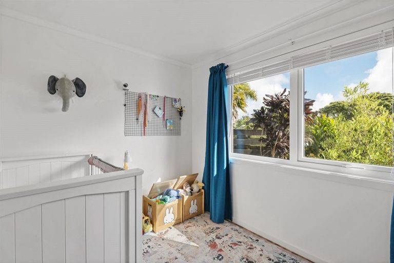 Photo of property in 52 Kia Ora Road, Beach Haven, Auckland, 0626