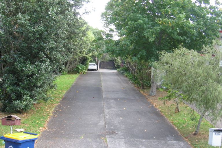 Photo of property in 15 West Glade Crescent, Birkenhead, Auckland, 0626