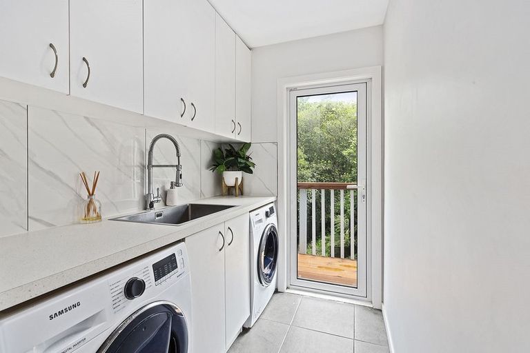 Photo of property in 33 Westhaven Drive, Tawa, Wellington, 5028