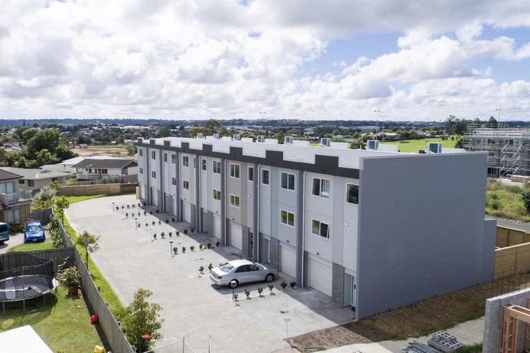 Photo of property in 85 Bordeaux Parade, Te Atatu South, Auckland, 0610