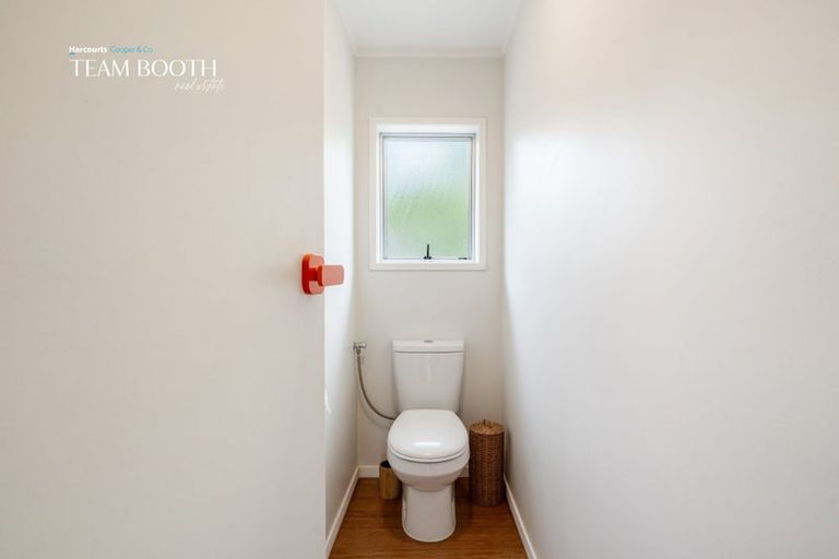 Photo of property in 3a/2 Kirrie Avenue, Te Atatu South, Auckland, 0610