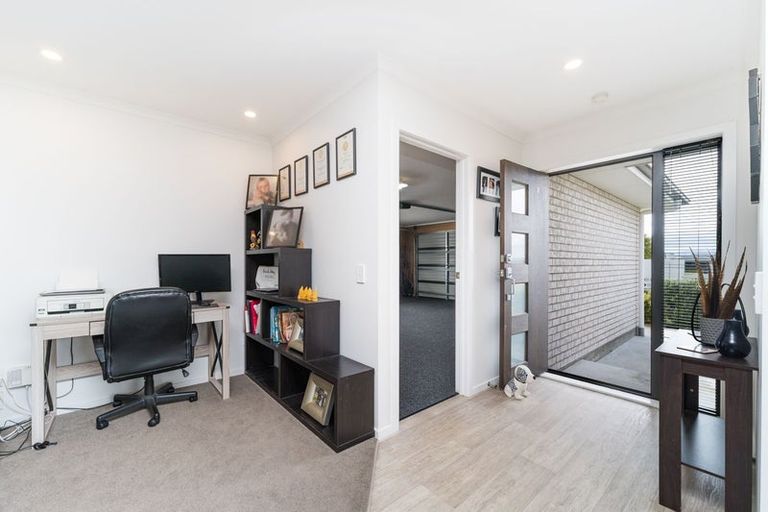 Photo of property in 6 Wescombe Grove, Feilding, 4702