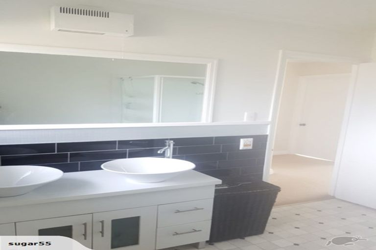 Photo of property in 2/132 Nile Road, Milford, Auckland, 0620