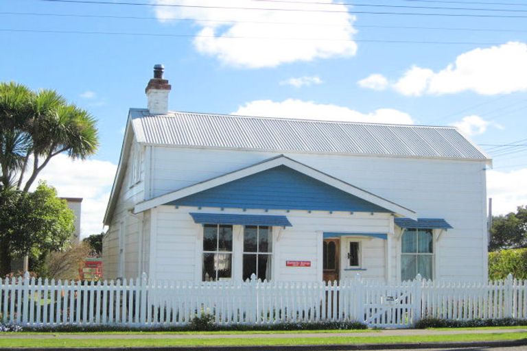 Photo of property in 8 Ross Street, Marton, 4710