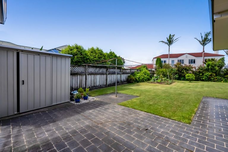 Photo of property in 102 Branch Road, Highlands Park, New Plymouth, 4312