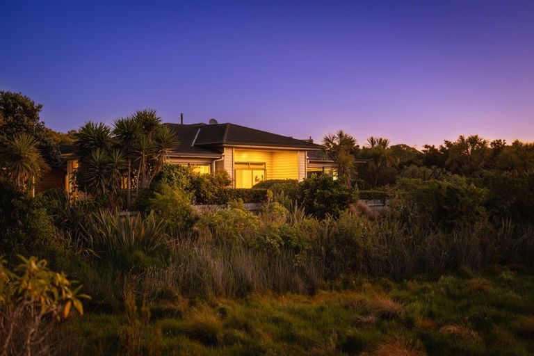 Photo of property in 4 Pateke Way, Paraparaumu Beach, Paraparaumu, 5032