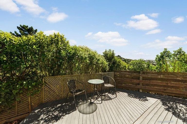 Photo of property in 15 Dunmail Way, Newlands, Wellington, 6037