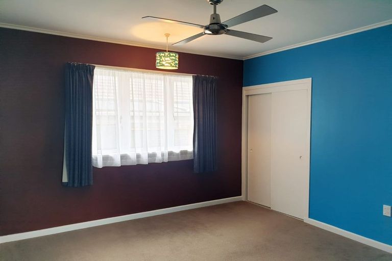 Photo of property in 6 River Road, Te Atatu Peninsula, Auckland, 0610