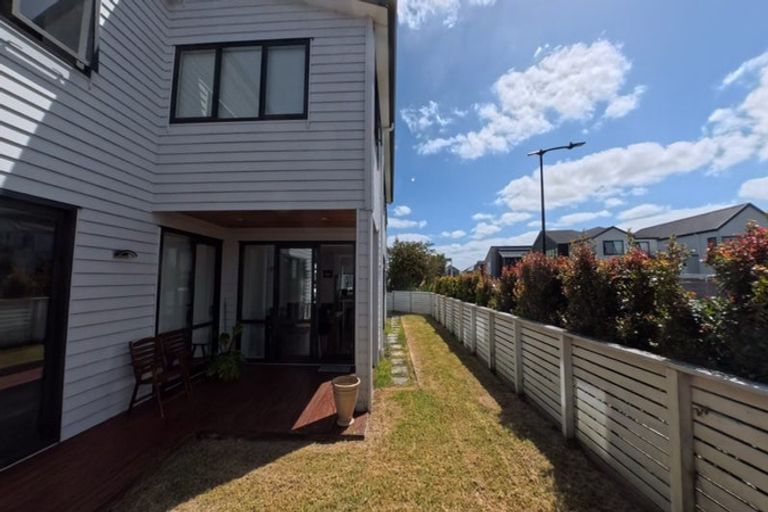 Photo of property in 11 Pihoihoi Place, Hobsonville, Auckland, 0616