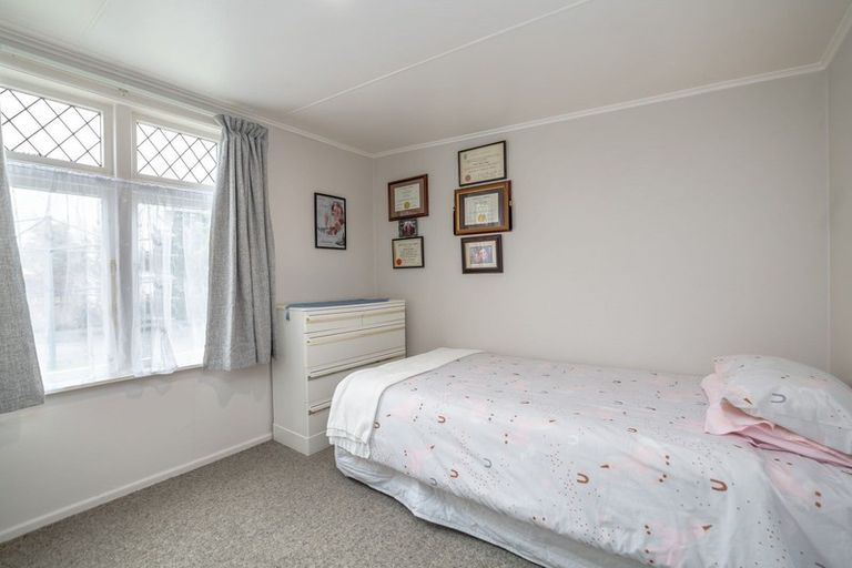 Photo of property in 16 Papawai Road, Greytown, 5712