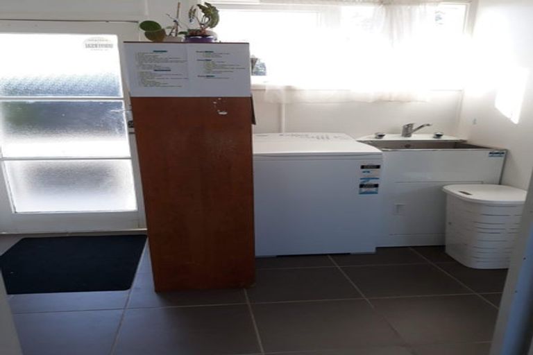 Photo of property in 2/206 Lake Road, Northcote, Auckland, 0627