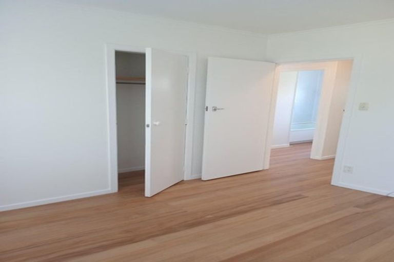 Photo of property in 8 Dawnhaven Drive, Te Atatu Peninsula, Auckland, 0610
