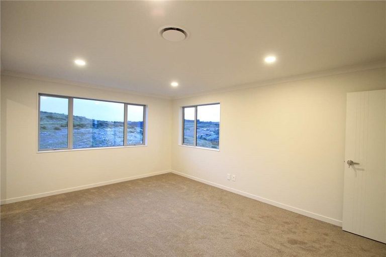 Photo of property in 11 Maka Terrace, Orewa, 0931
