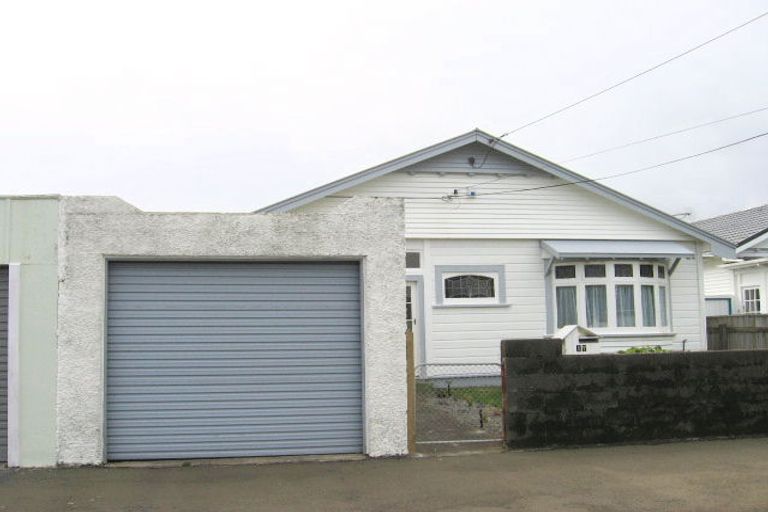 Photo of property in 17 Resolution Street, Lyall Bay, Wellington, 6022