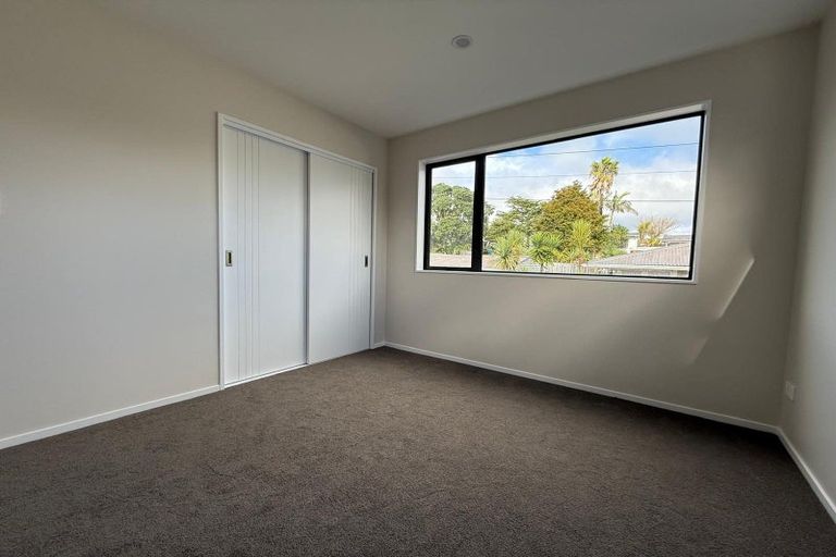 Photo of property in 16 Don Oliver Lane, Glen Eden, 0602