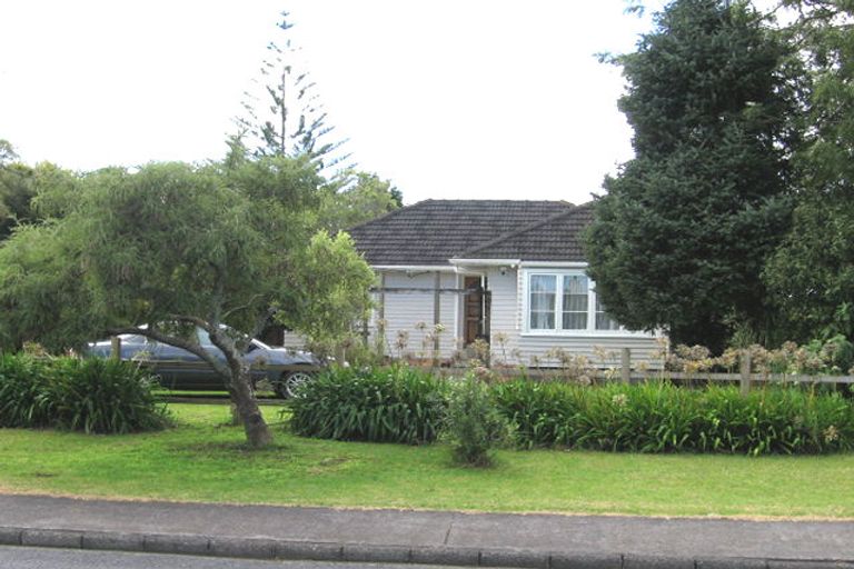 Photo of property in 50 Neil Avenue, Te Atatu Peninsula, Auckland, 0610