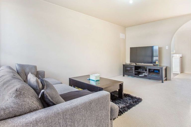 Photo of property in 1/41 Challen Close, Conifer Grove, Takanini, 2112