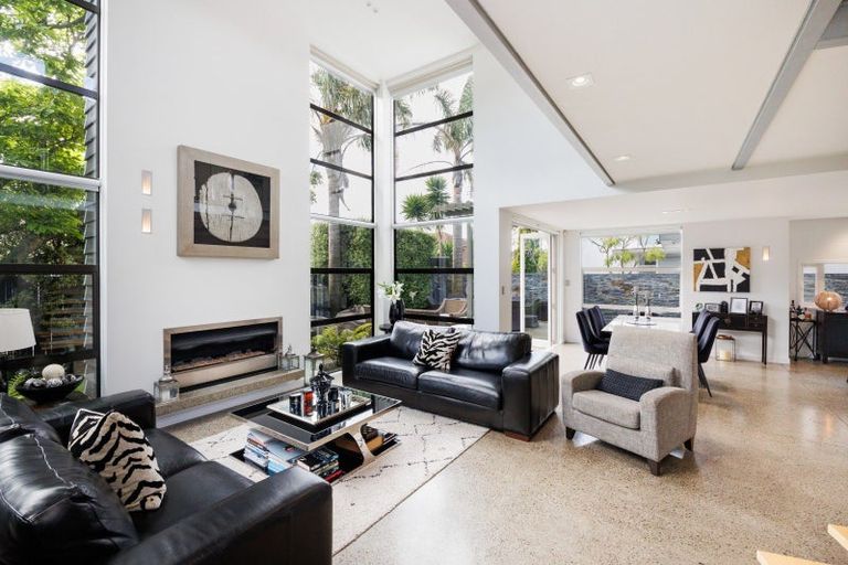 Photo of property in 297 Fitzherbert Avenue, West End, Palmerston North, 4410