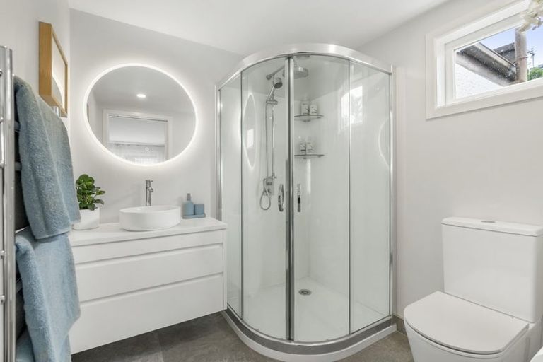 Photo of property in 1/46 Eversleigh Road, Belmont, Auckland, 0622