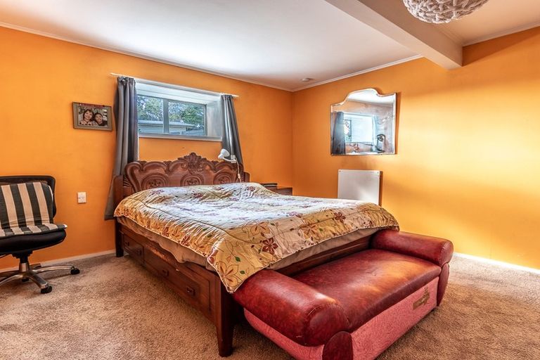 Photo of property in 37 Edgecombe Street, Newlands, Wellington, 6037