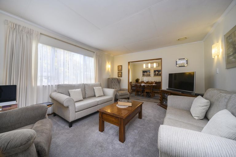 Photo of property in 66 Ruamahanga Crescent, Terrace End, Palmerston North, 4410