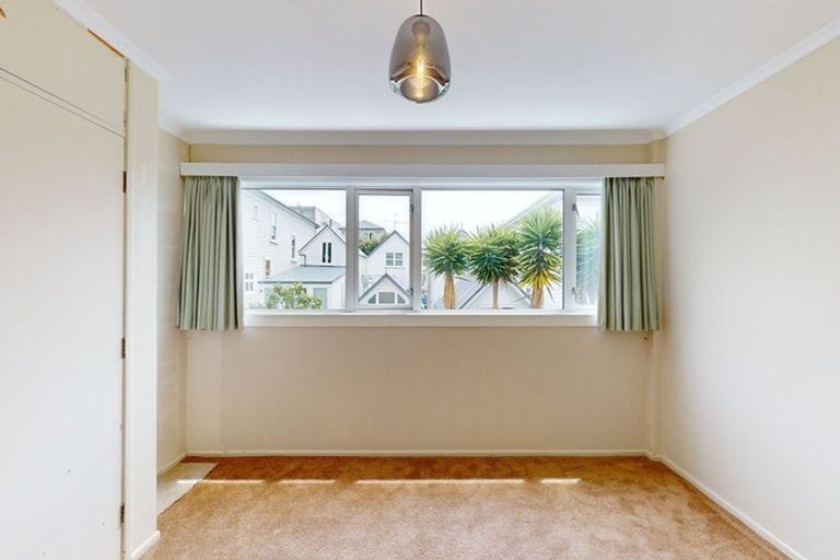 Photo of property in Victoria Court, 4u7 Queen Street, Mount Victoria, Wellington, 6011