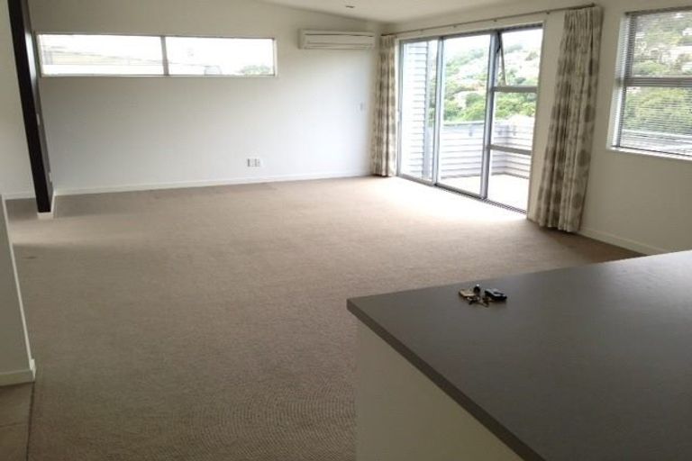 Photo of property in 49 Tiketike Way, Brooklyn, Wellington, 6021