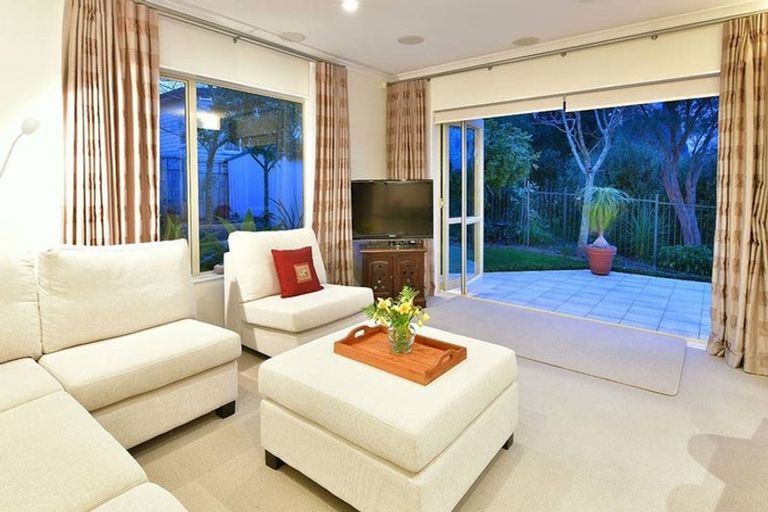 Photo of property in 28 English Oak Drive, Schnapper Rock, Auckland, 0632