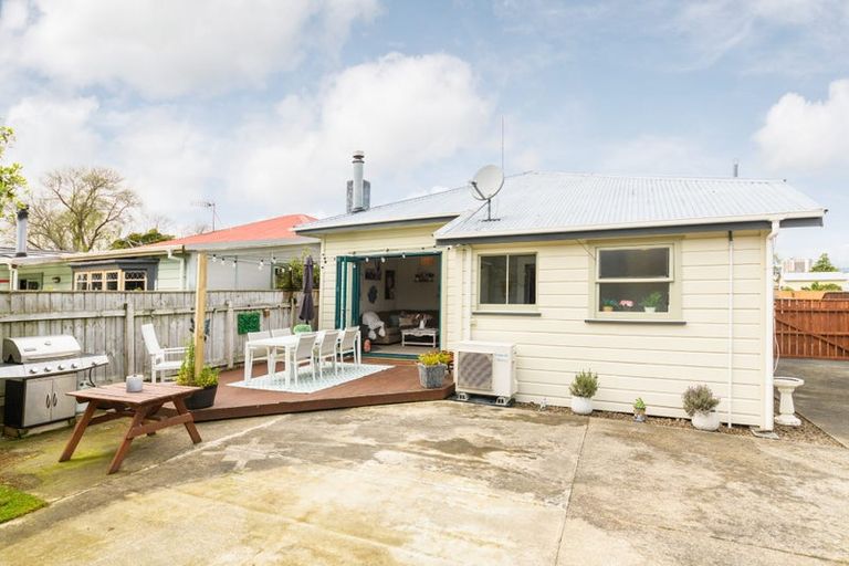 Photo of property in 25 Edgeware Road, Palmerston North, 4410