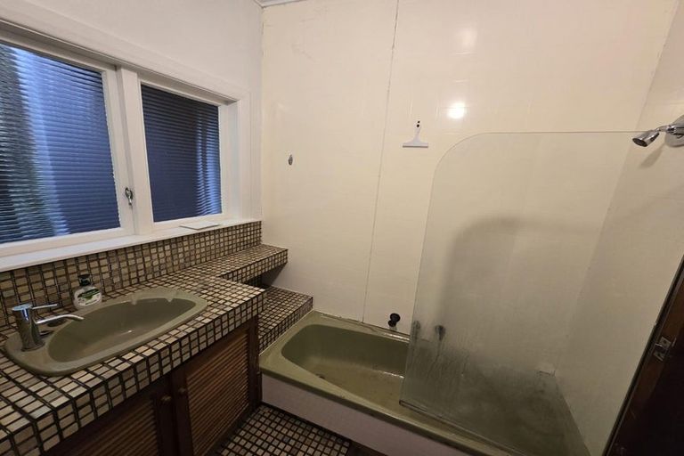 Photo of property in 6 Rangiora Avenue, Kaiwharawhara, Wellington, 6035