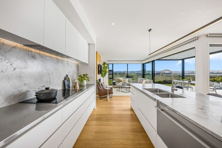 Photo of property in 8 Miran Lane, Red Beach, 0932