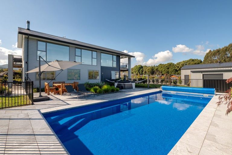 Photo of property in 9 Lancewood Way, Kinloch, Taupo, 3377
