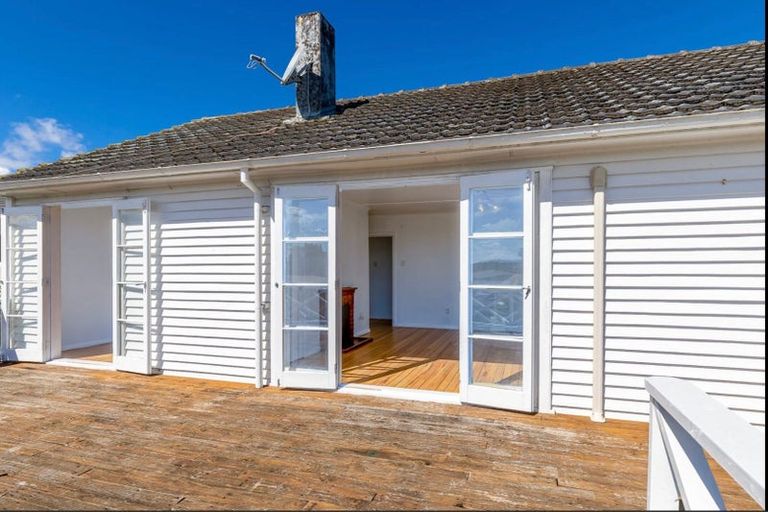 Photo of property in 18 Humphrey Kemp Avenue, Henderson, Auckland, 0612