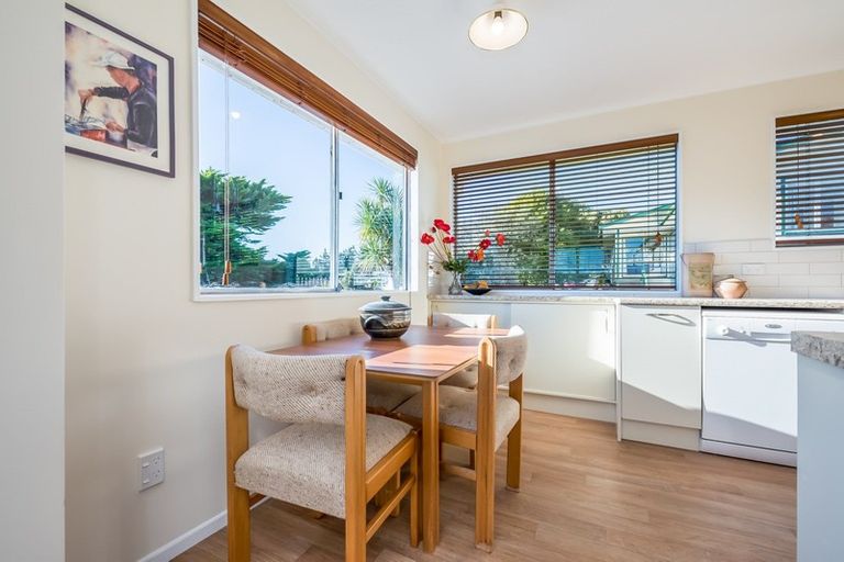 Photo of property in 32 Kingsley Street, Stokes Valley, Lower Hutt, 5019