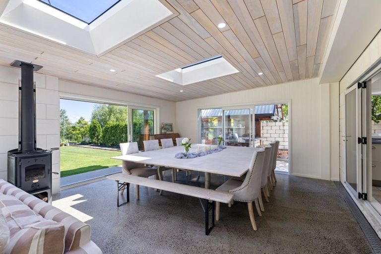 Photo of property in 33 Royal Oak Drive, Kelvin Grove, Palmerston North, 4414