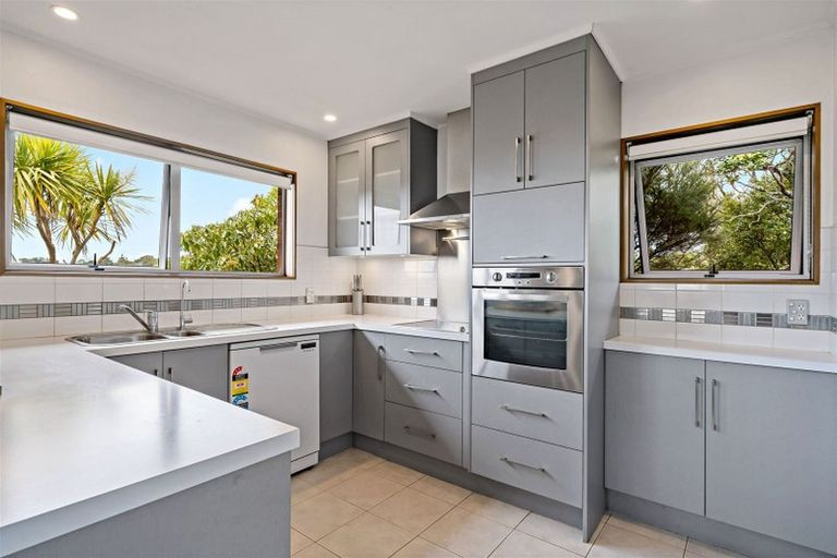 Photo of property in 2/4 Helvetia Drive, Browns Bay, Auckland, 0630