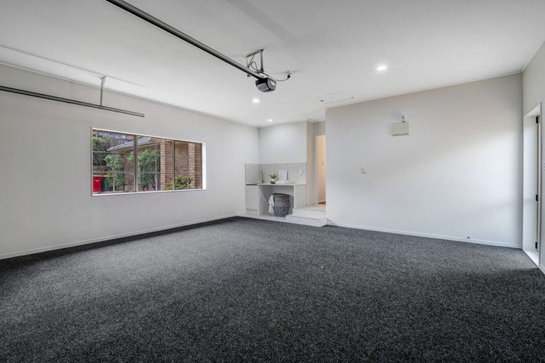 Photo of property in 6 Fulmar Way, Unsworth Heights, Auckland, 0632