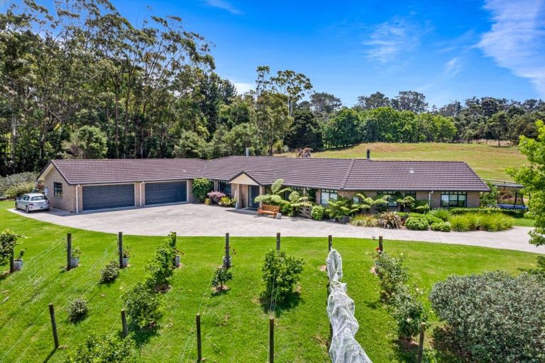Photo of property in 100 Kauri Crescent, Waimauku, Kumeu, 0891