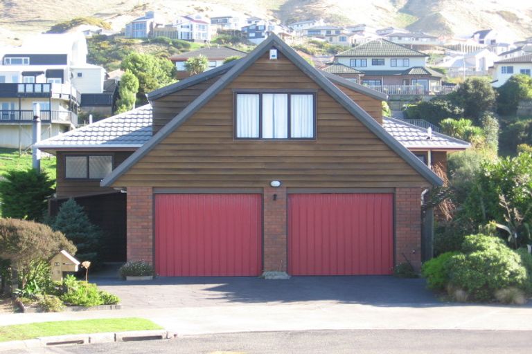 Photo of property in 15 Ellwood Place, Churton Park, Wellington, 6037