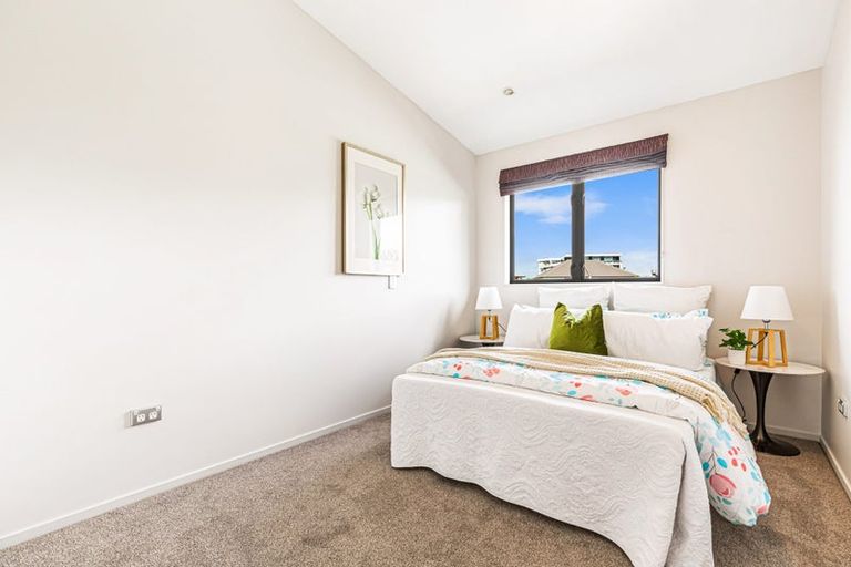 Photo of property in 72 Gunner Drive, Te Atatu Peninsula, Auckland, 0610
