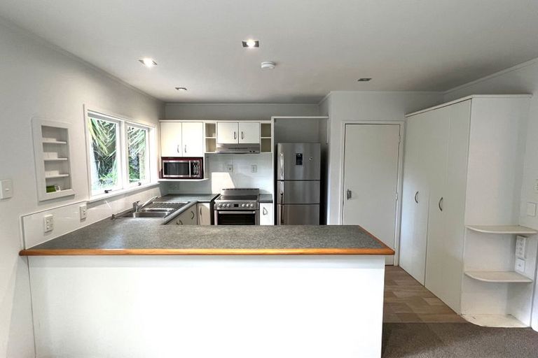 Photo of property in 2/546a Glenfield Road, Glenfield, Auckland, 0629