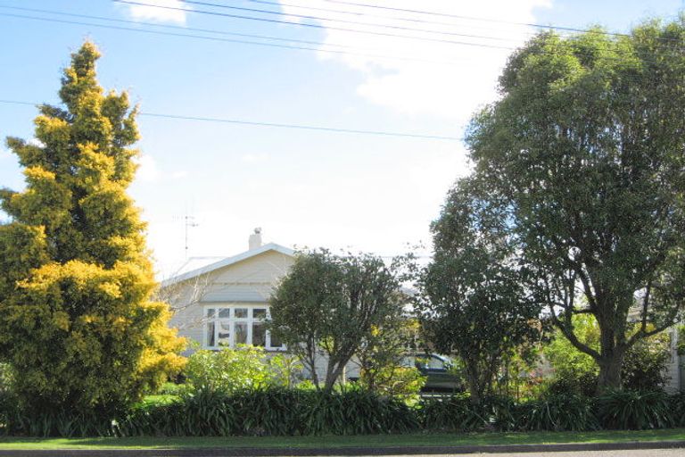 Photo of property in 6 Ross Street, Marton, 4710
